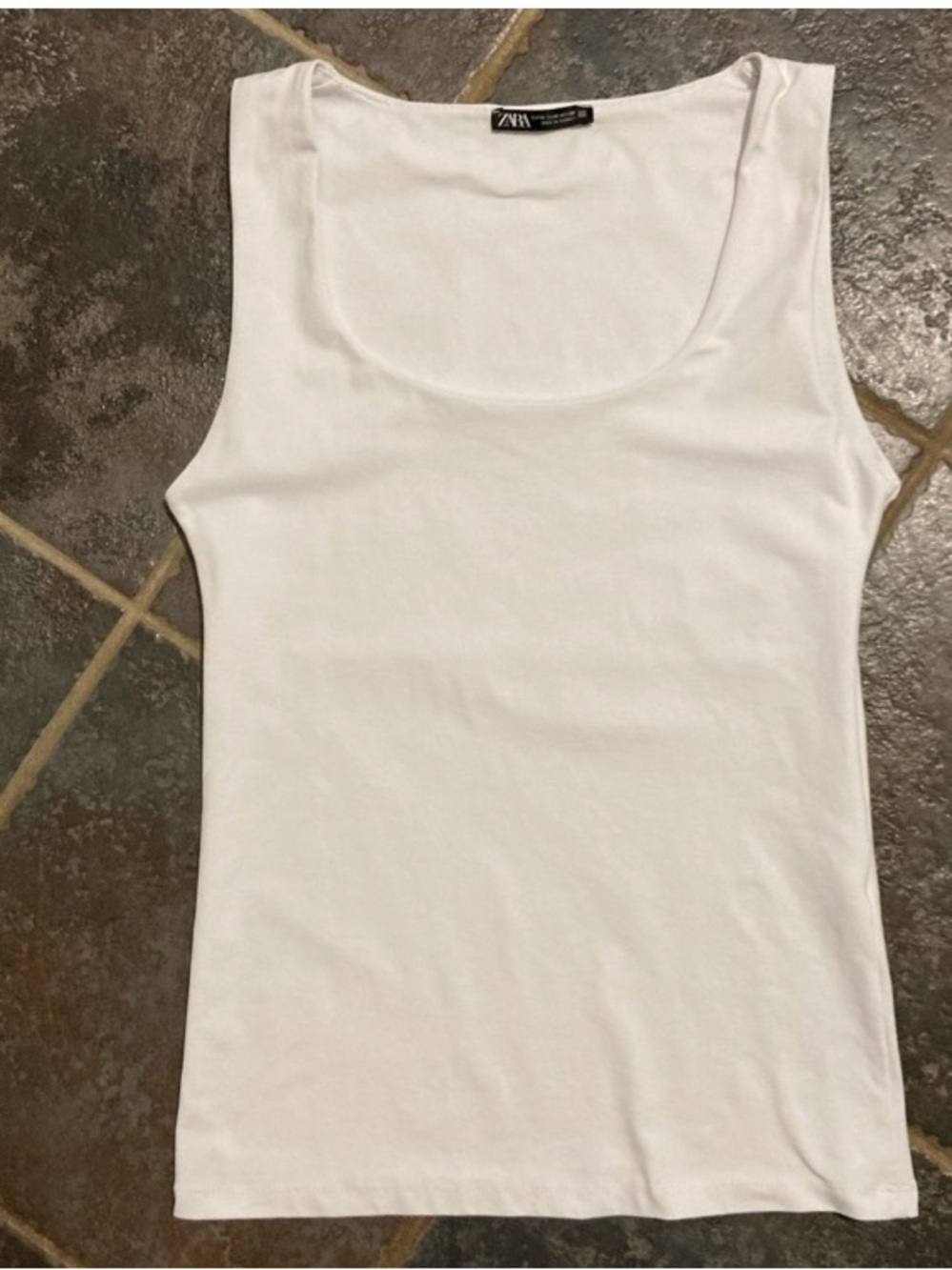 Zara White Scoop Neck Tank Top - Slim Fit Women's Layering Piece Size M